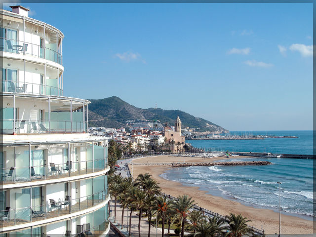 Hotel Calipolis with Sitges beach view